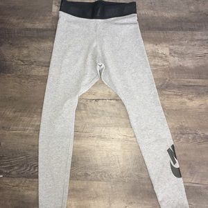 Women’s gray Nike leggings